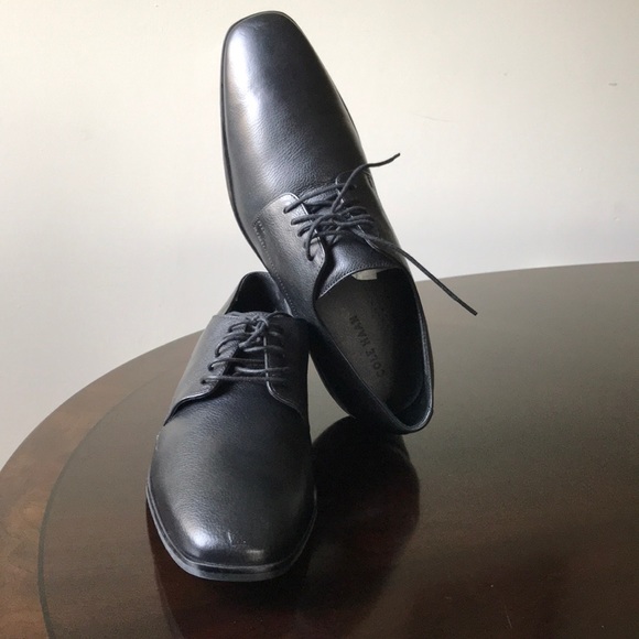 Cole Haan textured Black leather 10.5M lace up cap toe derby shoes